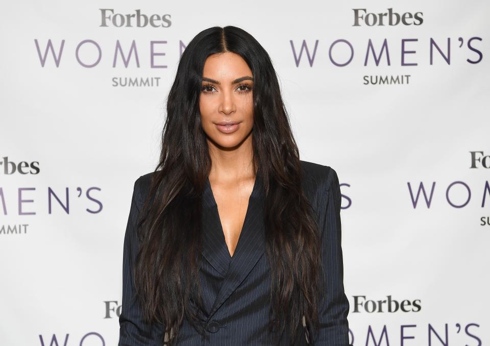 Kim Kardashian wird beschuldigt, einen Flakon kopiert zu haben (Bild: Getty Images)