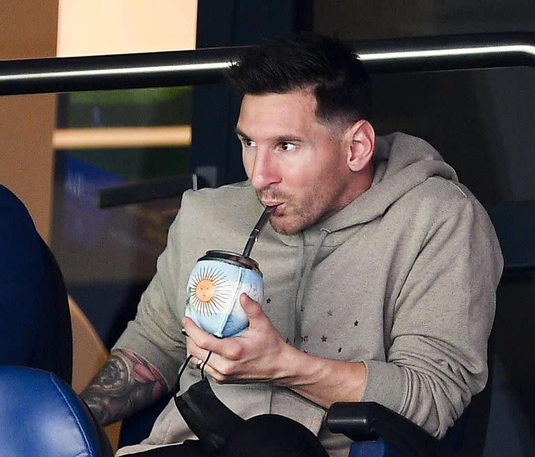 leo messi en la tribuna