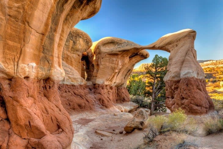 Metate Arch in Devils Garden, Grand Staircase-Escalante National Monument