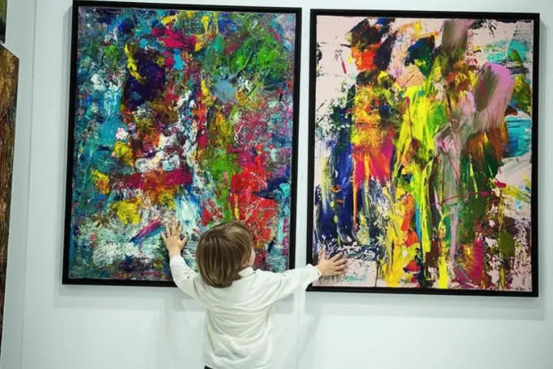 ▲德國一位2歲男童施瓦茨（Laurent Schwarz）非常喜歡畫畫，天馬行空的用色與風格在網路上大受歡迎，被譽為「小小畢卡索」。（圖／翻攝自Laurent Schwarz的IG）