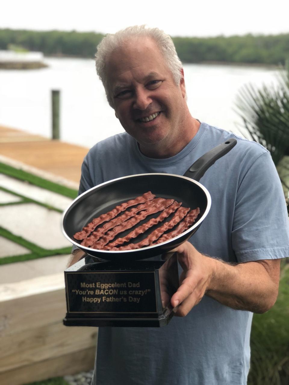 Dad may think he already has all the World&rsquo;s Greatest Father trophies a man needs. Guess again: Nothing says, &ldquo;Dad, I appreciate you&rdquo; than&nbsp;<a href="http://www.faroutawards.com/bacon-in-pan-trophy/" target="_blank">an award showing a fake frying pan cooking fake bacon</a>.&nbsp;