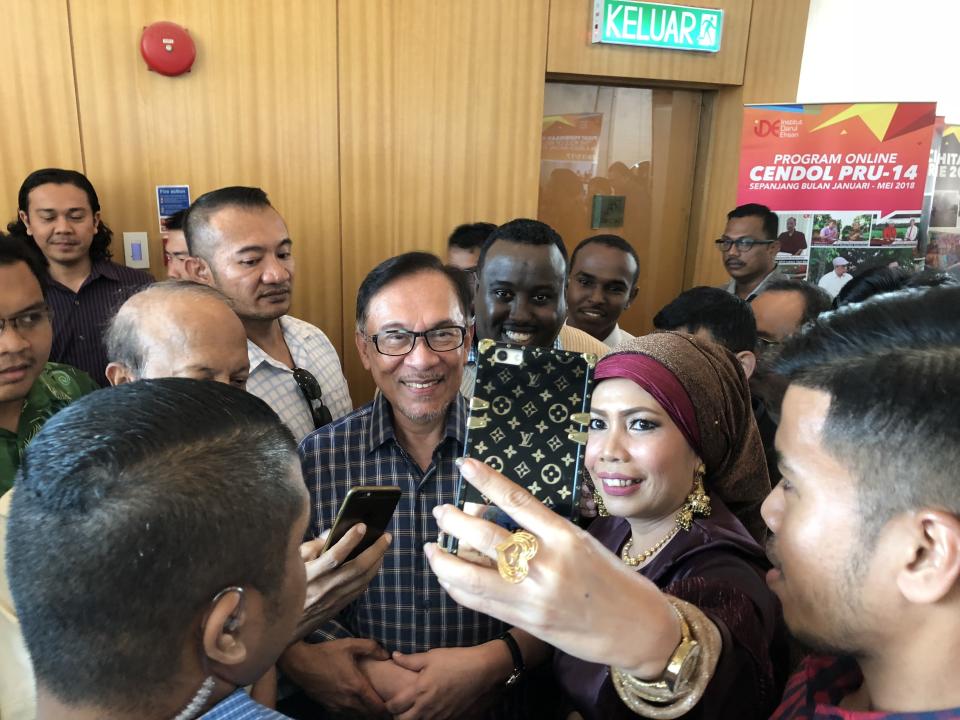 A supporter takes a wefie with Parti Keadilan Rakyat leader Anwar Ibrahim, at the Kuala Lumpur launch of “Anwar Returns: The FInal Twist” on Sunday, 26 June 2018. PHOTO: Nicholas Yong/Yahoo News Singapore