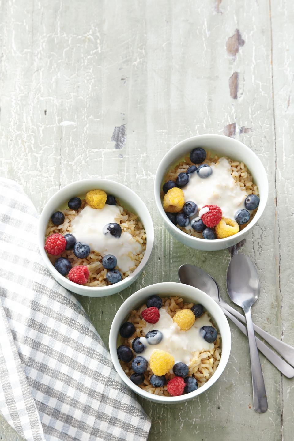 Brown Rice Cereal with Vanilla Cream and Berries
