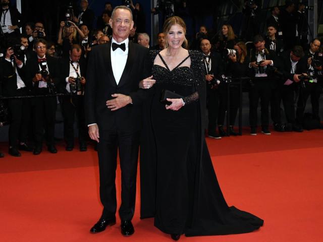 Tom Hanks und seine Ehefrau Rita Wilson wenige Momente nach dem Streit auf dem roten Teppich. (Bild: imago/Independent Photo Agency Int.)