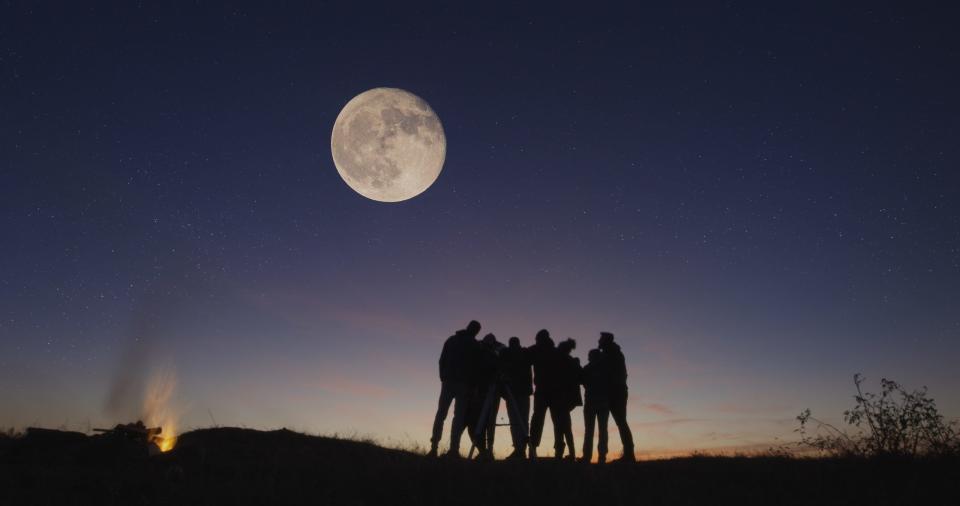 中秋賞月別太久！專家曝極陰之時 四生肖恐沖煞、破財（示意圖／shutterstock）