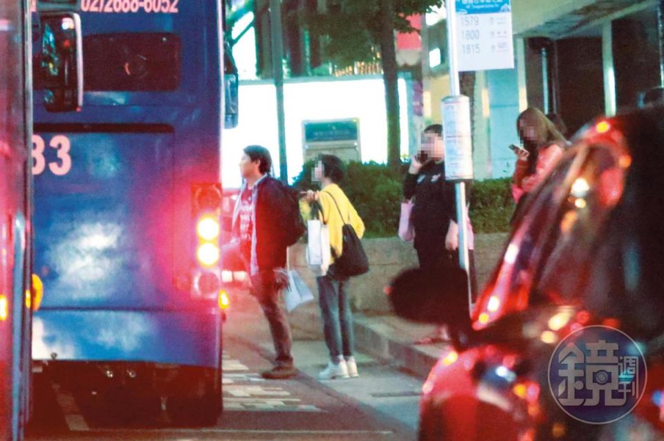 22:19 其實柳建名不是長住陳孝萱家，他的店跟自己住處都在基隆，所以約會完就要趕巴士。