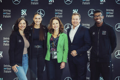 Andreas Tetzloff, CEO of Mercedes-Benz Canada, is pictured alongside representatives from Big Brothers Big Sisters of Canada at “Driving Your Future at Mercedes-Benz Toronto Queensway”. The event inaugurated a state-of-the-art new facility at 1631 The Queensway by inviting kids from local chapters of Big Brothers Big Sisters to hear inspirational talks from Canadian motorsport personalities Demi Chalkias and Marc Lafleur. It was an extension of Mercedes-Benz’s national partnership with Big Brothers Big Sisters of Canada. (CNW Group/Mercedes-Benz Canada Inc.)