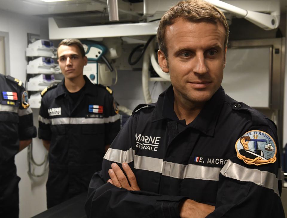 La foto que convirtió al presidente Emmanuel Macron en el "James Bond francés"