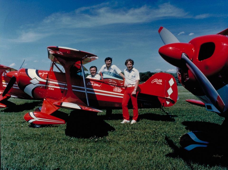 Tom Poberezny (right) with Charlie Hillard (left) and Gene Soucy (center) in the Red Devils Aerobatic Team in the 1970s.