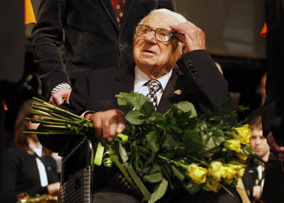 Nicholas Winton organizó una operación de rescate con la que logró sacar a 669 niños judíos de Praga durante la ocupación nazi, en 1939. (Foto: AP Photo/Petr David Josek, File)