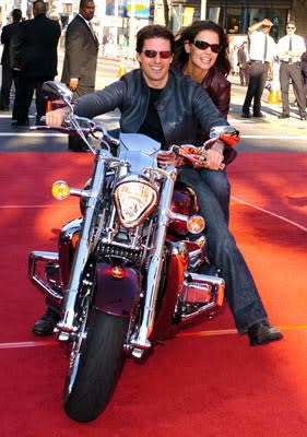 Tom Cruise and Katie Holmes at the Los Angeles fan screening of Paramount Pictures' War of the Worlds