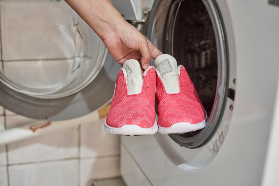 putting bright pink sneakers in washing machine