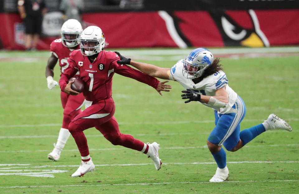 Arizona Cardinals quarterback Kyler Murray (1) breaks away from Detroit Lions outside linebacker Jahlani Tavai (51) during the third quarter at State Farm Stadium Sept. 27, 2020.