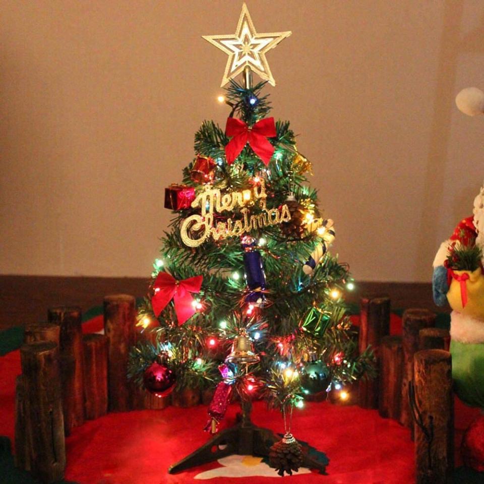 Dream Loom Tabletop Xmas Tree with colorful lights and a red bow