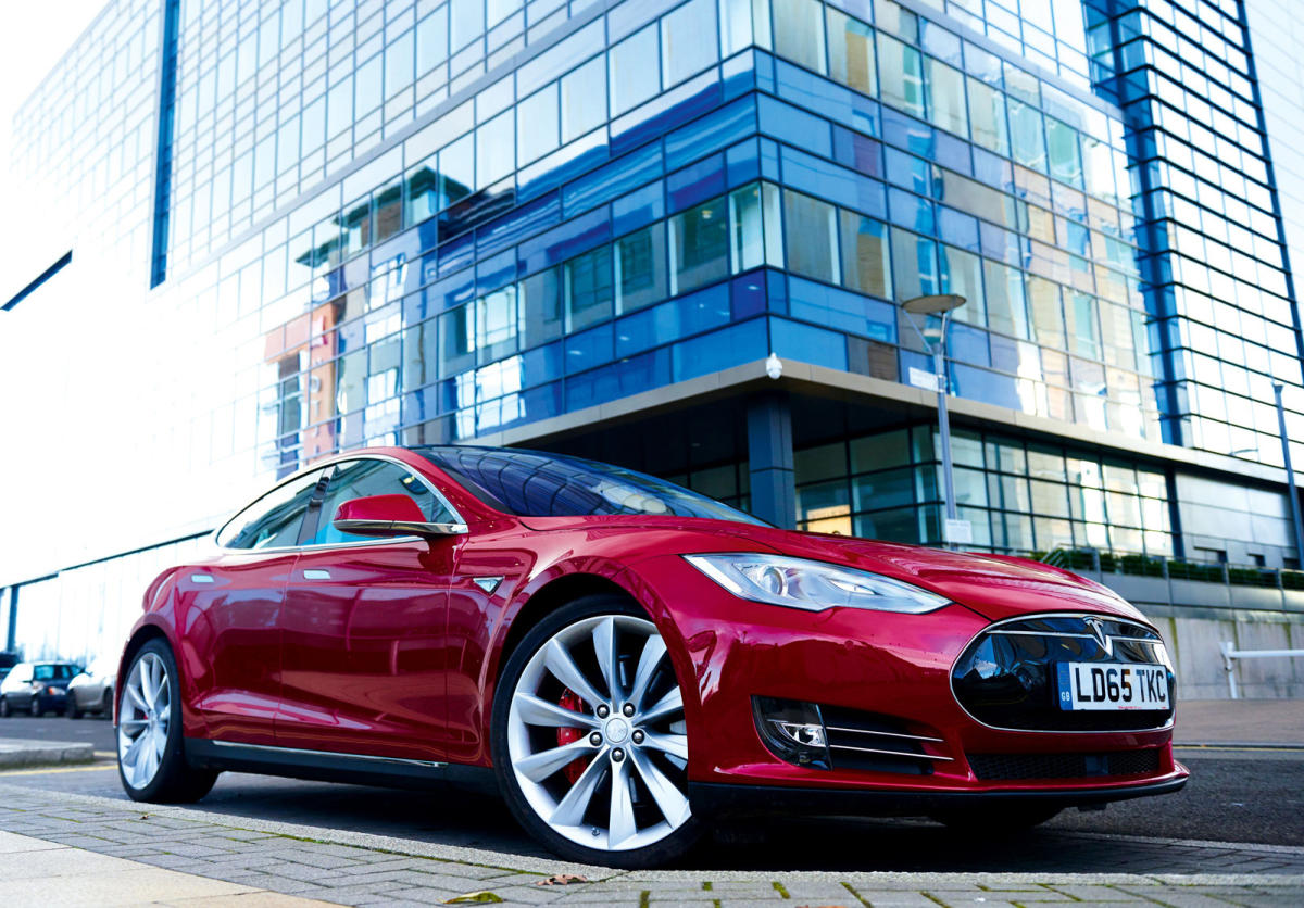 Tesla dashcam catches teens egging Model 3 at Supercharger