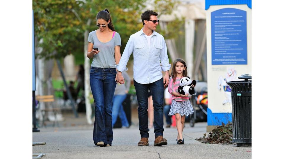 Tom holding hands with ex-wife katie holmes and daughter Suri 