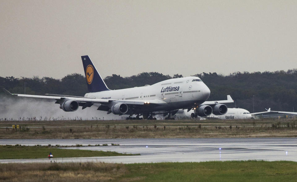 Ein Airbus 747 der Lufthansa, der in Tel Aviv Passagiere aufgenommen hat, landet in Frankfurt am Main - Copyright: picture alliance / ASSOCIATED PRESS | Hannes Albert