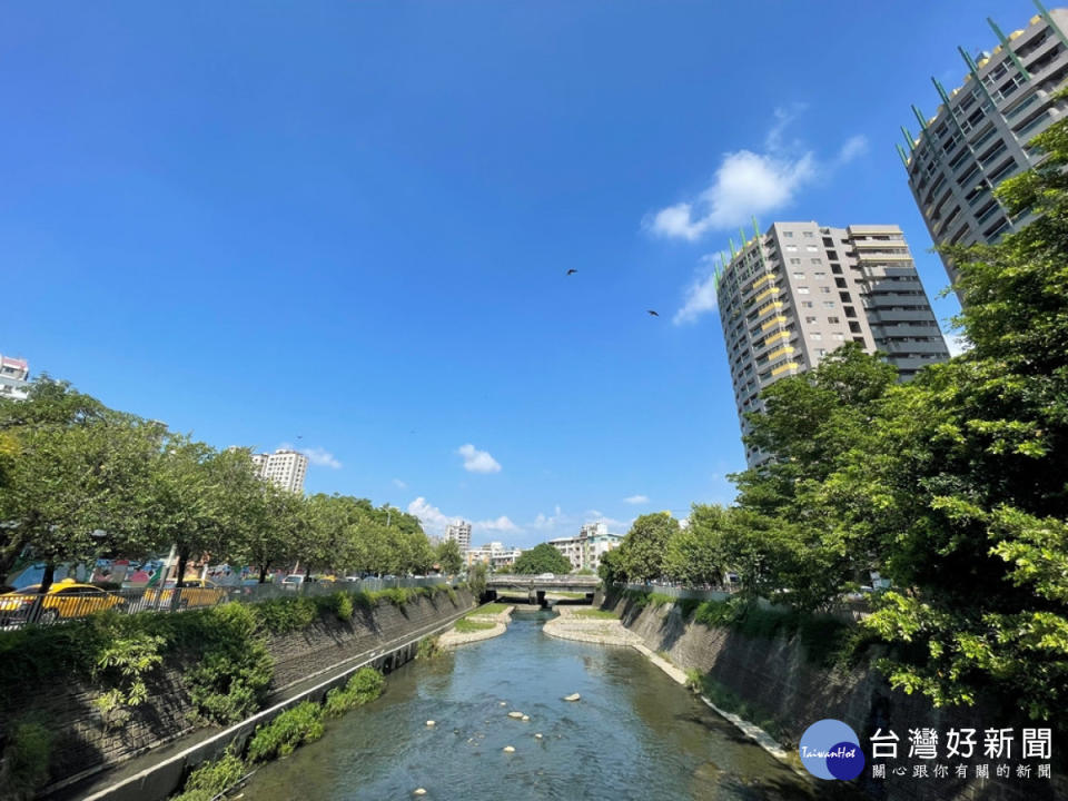 台中市府致力改善空汙問題，讓市民可以看得見藍天白雲。（圖/台中市政府環保局）