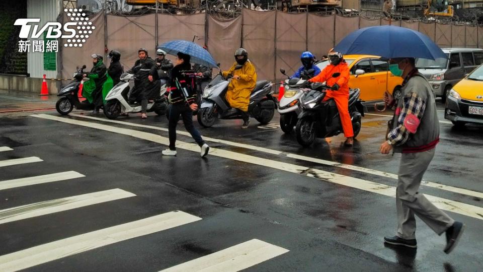 明晚鋒面通過各地降雨機率提高。（示意圖／TVBS資料畫面）