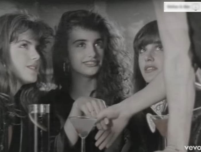 Penélope Cruz en el videoclip de Mecano