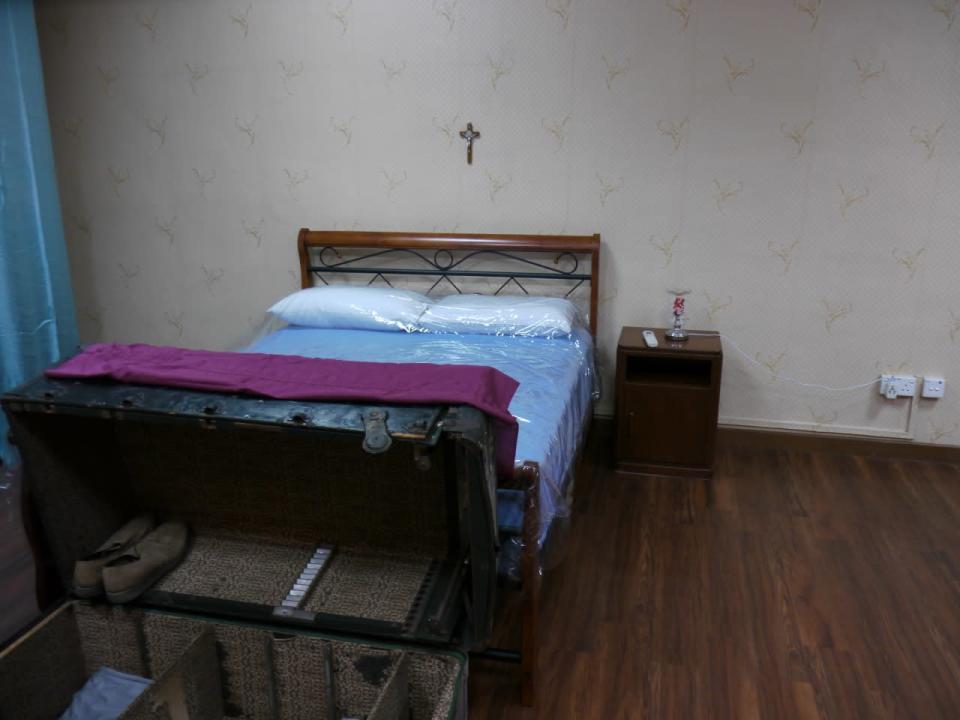 A bed and a chest in the room where the Bishop of Macau used to stay.