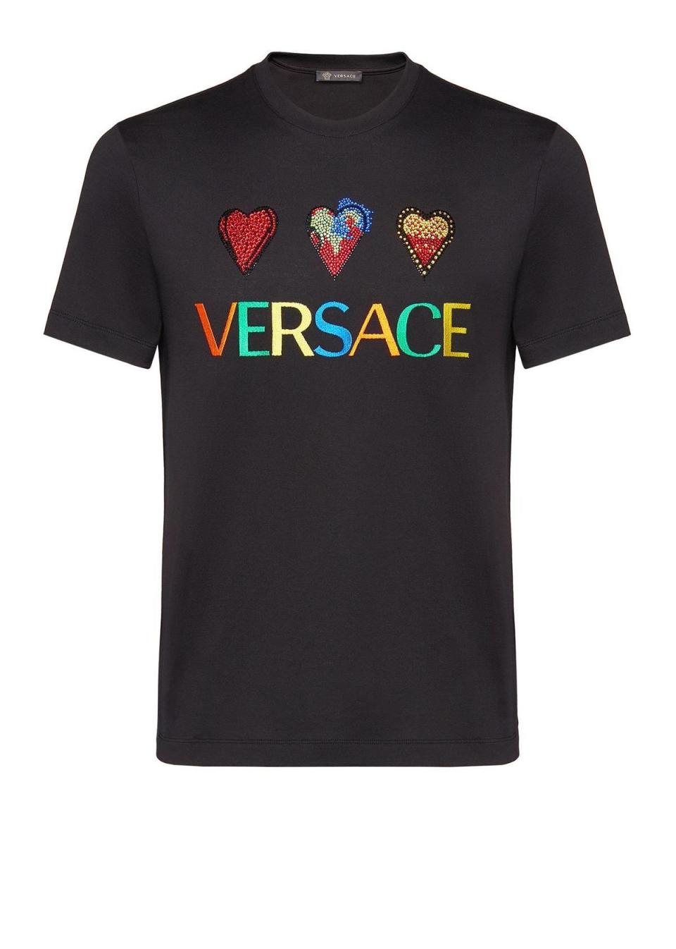 Versace 彩色愛心水晶鑲嵌T恤 $18,000（Versace提供）