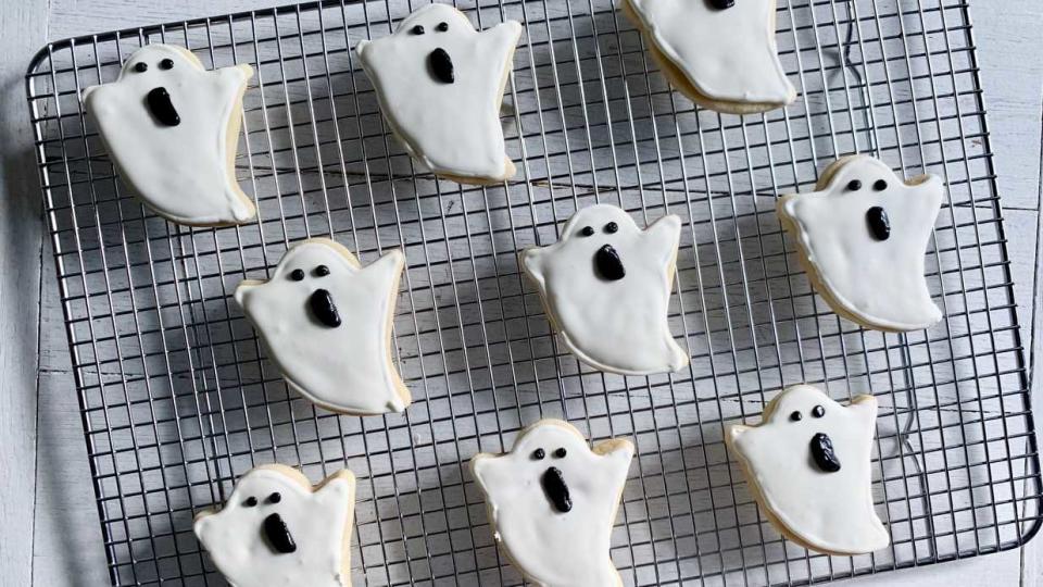 17 Halloween Sugar Cookie Ideas You Can Actually Do Yourself