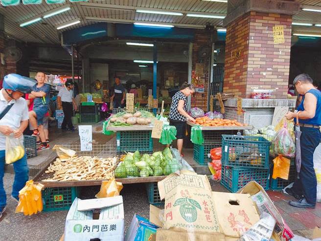 菜市場攤商日收數萬元，仍申請3萬補助爽花。（示意圖，非本新聞事件當事人／中時資料照／譚宇哲攝）