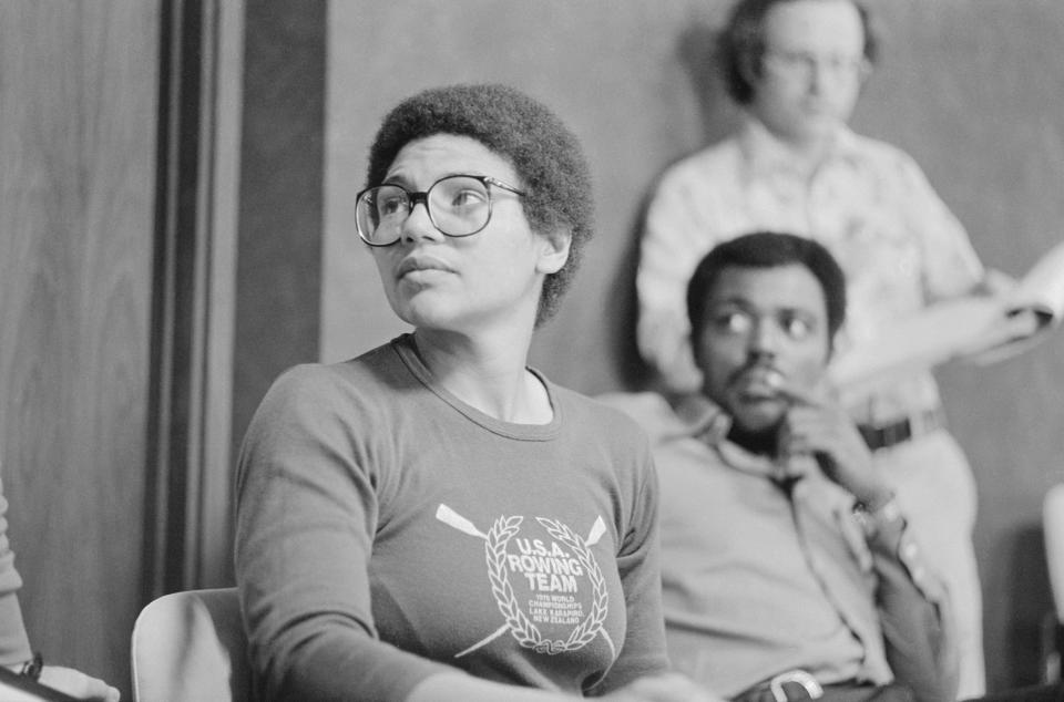 <h1 class="title">Anita DeFranz Sitting and Wearing Eyeglasses</h1><cite class="credit">Bettmann / Getty Images</cite>