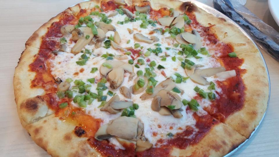 <p>First up: the famous pizza. We opted for a small cheese with light sauce, mushrooms, and green peppers. The mushrooms tasted canned, which, as my mother noted, “shouldn’t be allowed to exist.” </p>