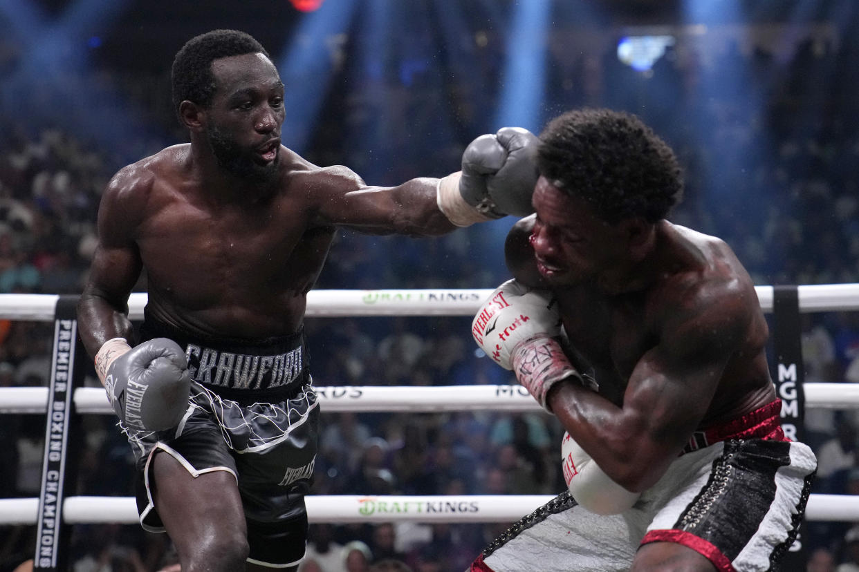 Errol Spence Jr. (right) took a ton of punishment from Terence Crawford in their undisputed welterweight championship match on Saturday in Las Vegas. (AP Photo/John Locher)