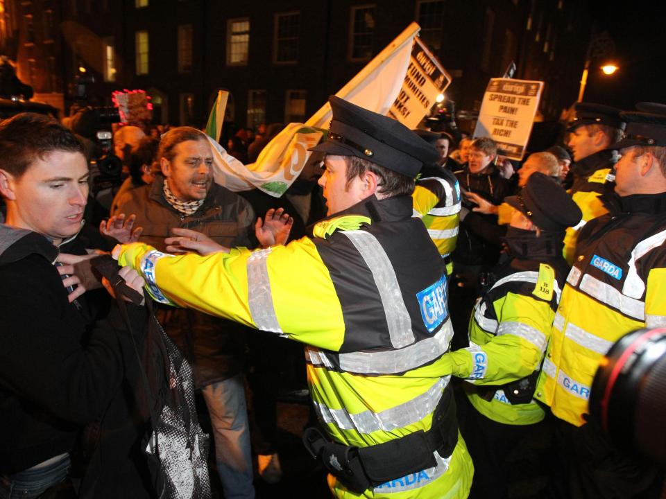 Police in Ireland grapple with young protesters. In a survey, more than half the country's young people said they would join an uprising in the government: PETER MUHLY/AFP/Getty Images