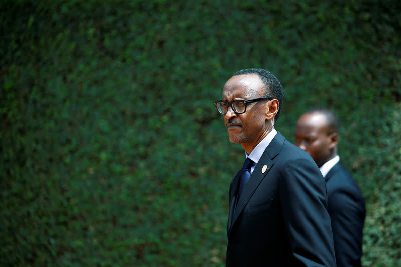Le président rwandais, Paul Kagamé, a ouvert dimanche par un discours une semaine d'hommage solennel aux 800.000 Tutsis et Hutus modérés massacrés lors du génocide qui avait débuté il y a 25 ans et avait duré trois mois. /Photo prise le 7 avril 2019/REUTERS/Baz Ratner