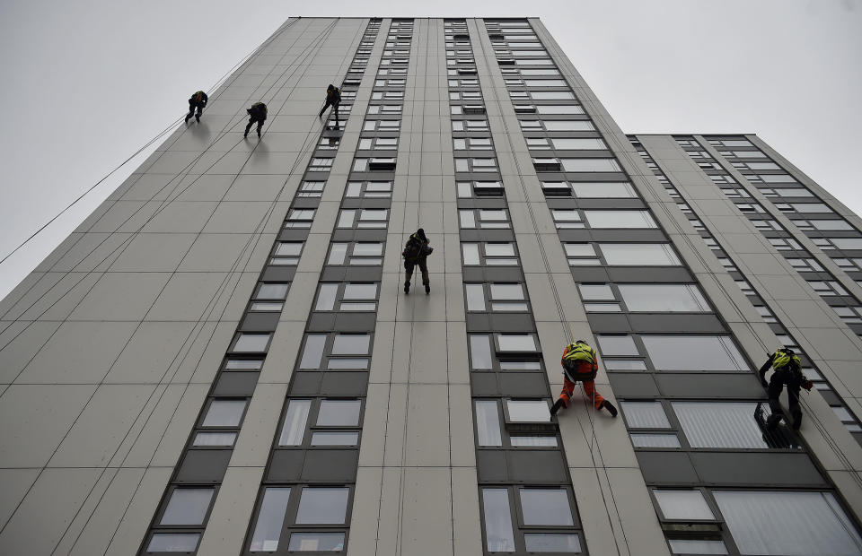 <p>Specialists abseil down the side of Bray Tower to check the cladding, on the Chalcots Estate in north London, Britain, June 27, 2017. (Photo: Hannah McKay/Reuters) </p>