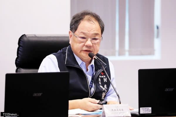 市政會議由民政局長吳世瑋進行「安心清明，祭祖無憂」專案報告。