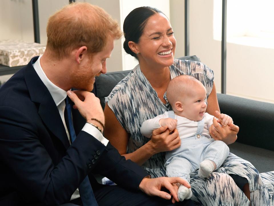 <p>Harry and Meghan share a moment with baby Archie during a meeting with Archbishop Desmond Tutu in Cape Town.</p>