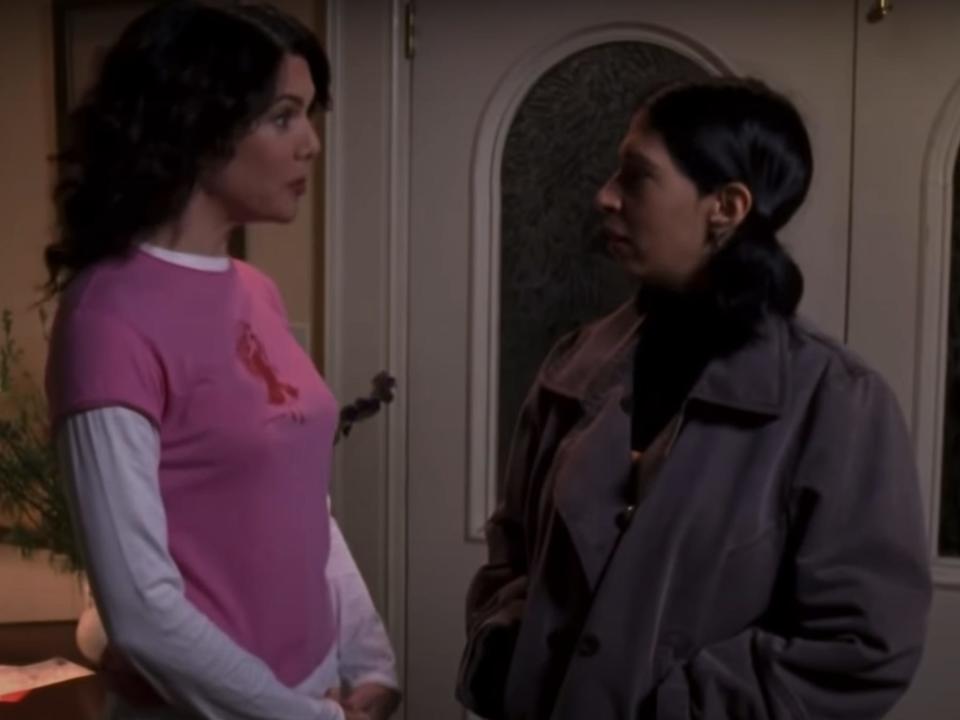 lorelai and gypsy standing in lorelai's house on gilmore girls