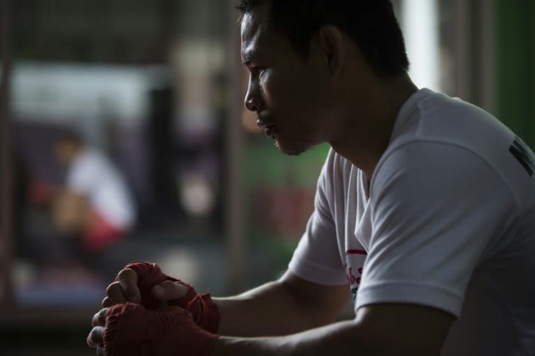Unsung outside the boxing world, the Thai fighter Wanheng Menayothin nicknamed the "dwarf giant" is quietly closing in on Floyd Mayweather's undefeated 50 fight record and with it an unlikely place among the sport's greats