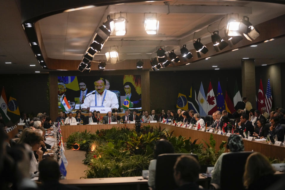 Delegados asisten a la cumbre de cancilleres del G20, en Río de Janeiro, Brasil, el miércoles 21 de febrero de 2024. (AP Foto/Silvia Izquierdo)