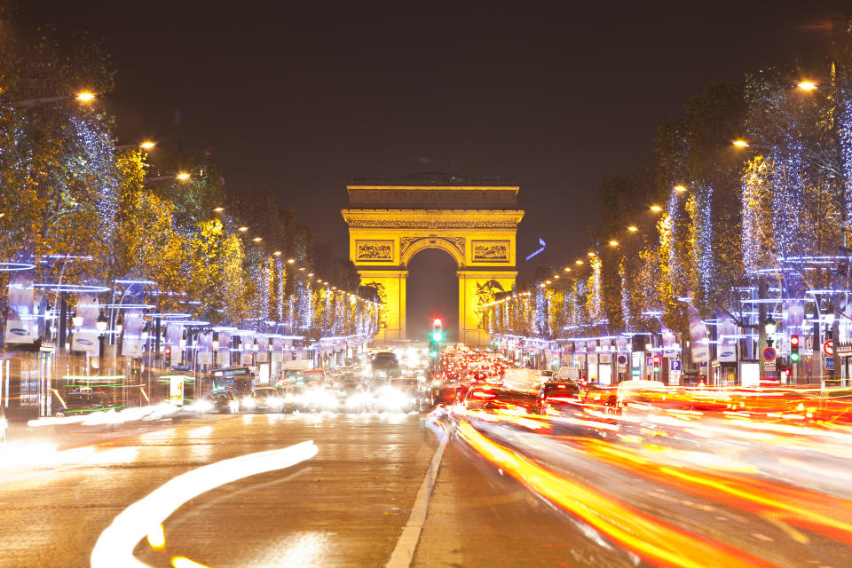 Les Champs-Elysées illuminés