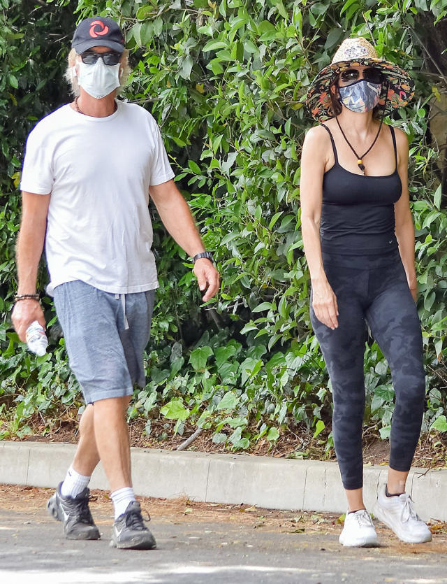 Lisa Rinna beats the heat in a sporty black tank top and leggings