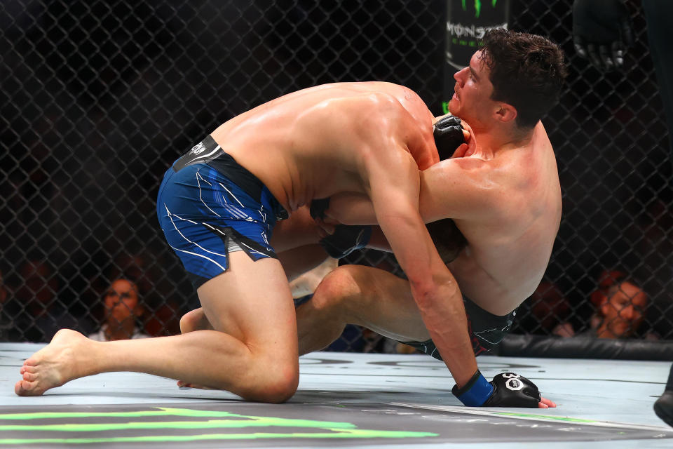 Jun 10, 2023; Vancouver, BC, Canada; Mike Malott applies a hold against Adam Fugitt during UFC 289 at Rogers Arena. Mandatory Credit: Sergei Belski-USA TODAY Sports