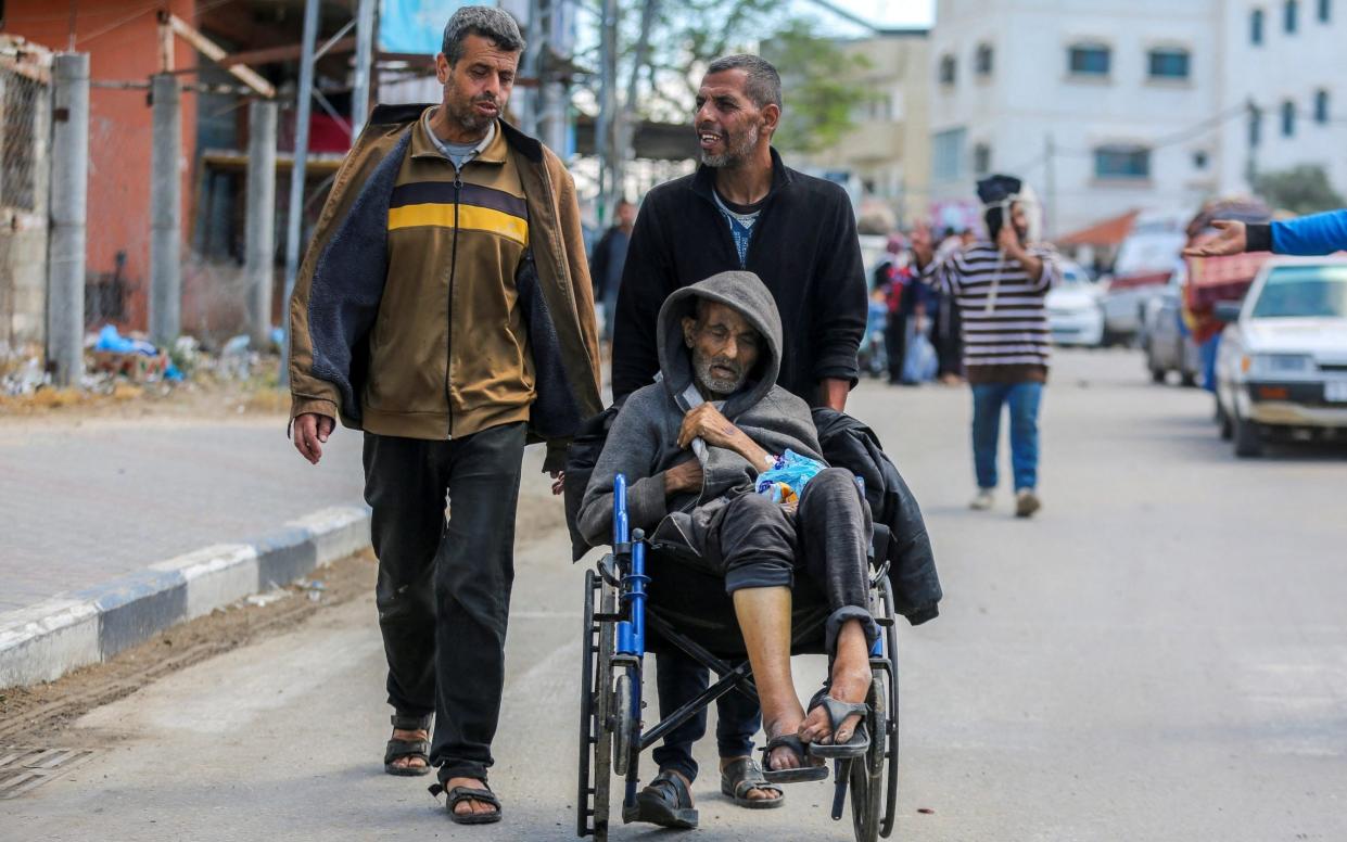 People leaving the eastern parts of Rafah ahead of the expected Israeli military operation