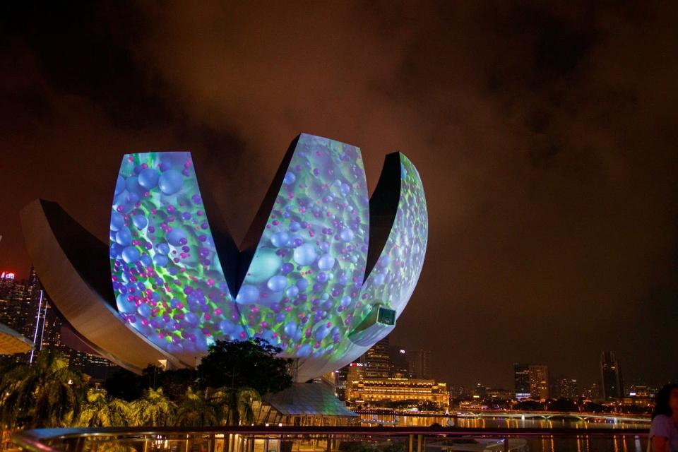 <em>‘Motherearth ClimateChange Data Sculpture’ by Turkish studio Ouchhh. Photo: I Light Singapore</em>
