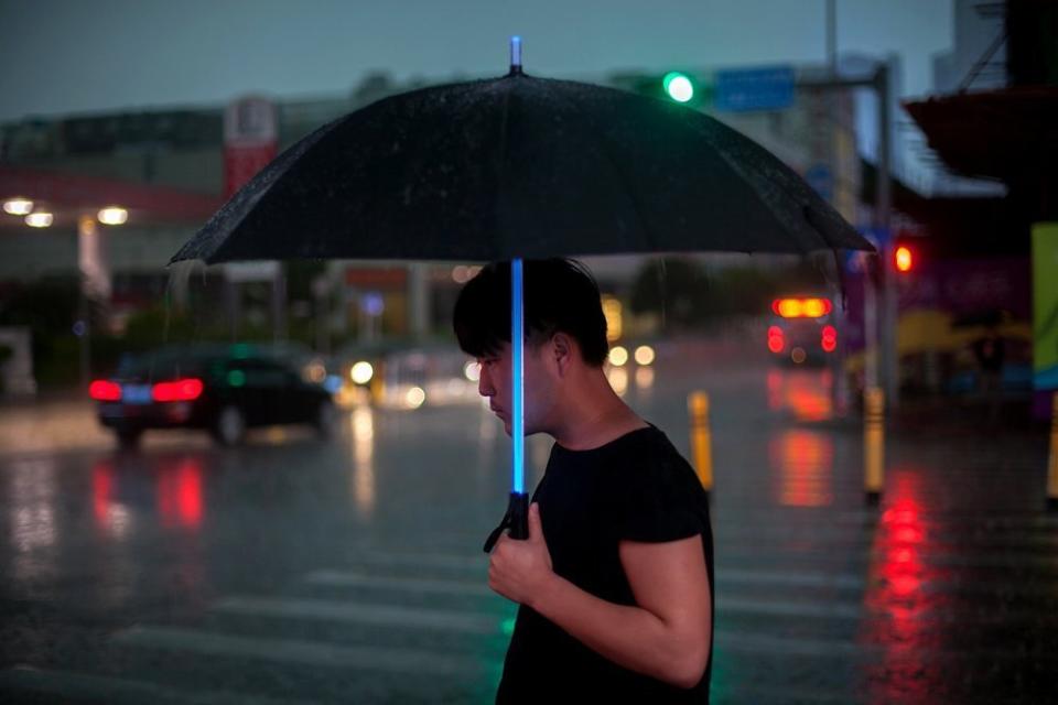 冰雨來襲！光劍傘幫你防禦周全