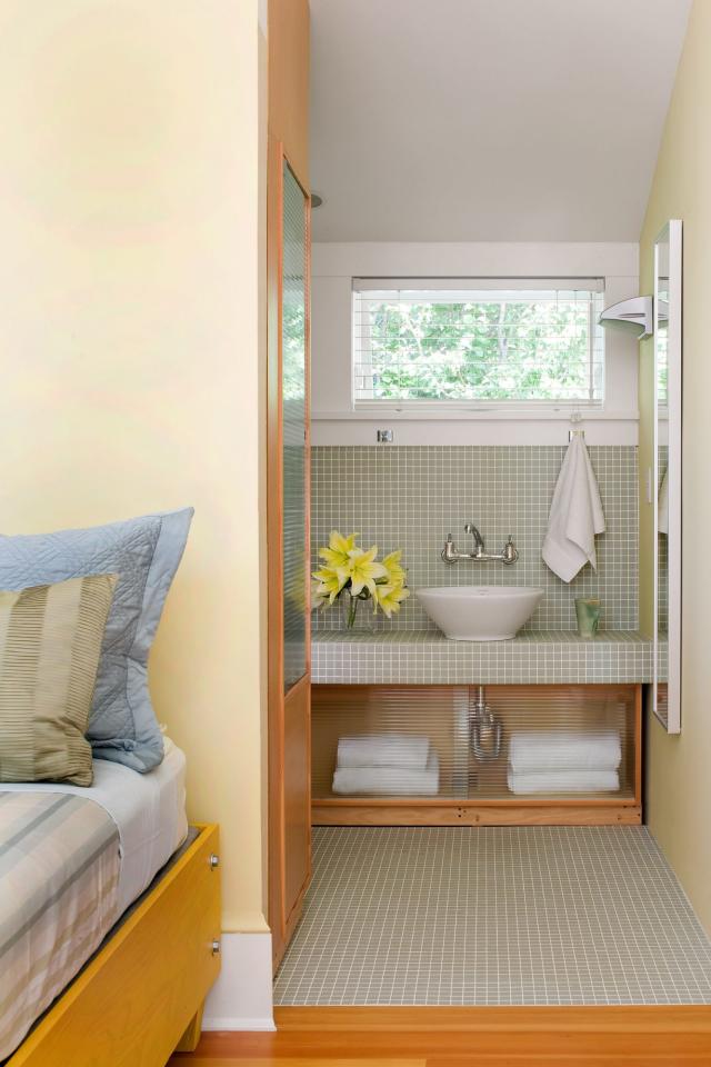 28 Bathroom Towel Storage Ideas That Are Pretty and Practical