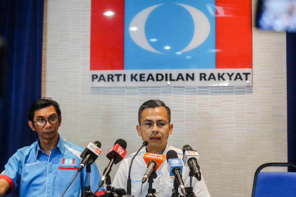 PKR communications director Fahmi Fadzil speaks during a press conference at the party’s headquarters in Petaling Jaya November 29, 2019. ― Picture by Firdaus Latif