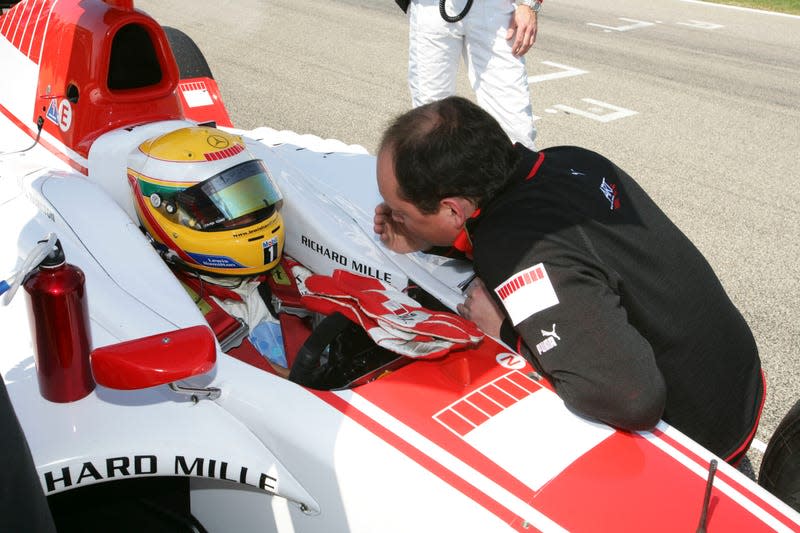 Hamilton in his GP2 cockpit speaking with Vasseur