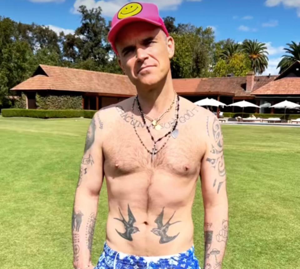 Robbie Williams shows off his trimmer physique  (Ayda Field Williams Instagram)