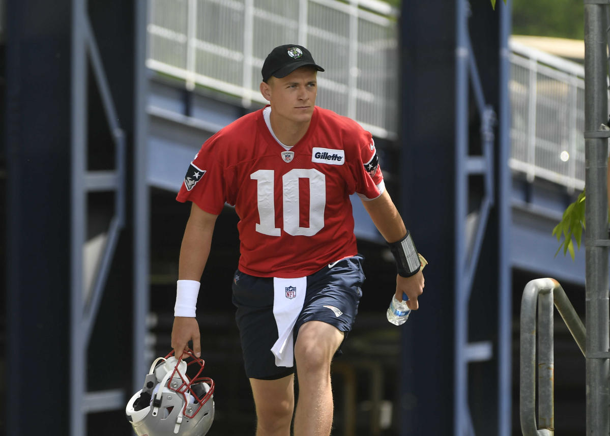 Patriots QB Mac Jones showing 'another level' of leadership in year 2